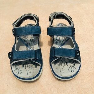 Boys sandal size 33